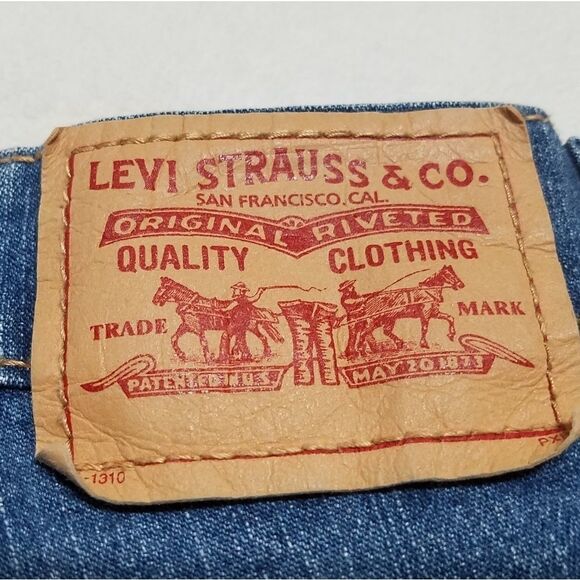 VINTAGE Levi's Classic Capri Cropped Mid Rise Jean - Picture 9 of 12
